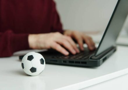 Essential Tips for Online Football Betting Players